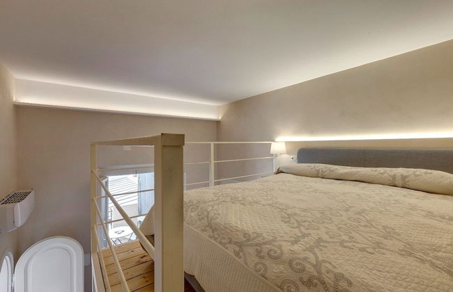 Central Berchet With Terrace and Private Entrance - Photo 4