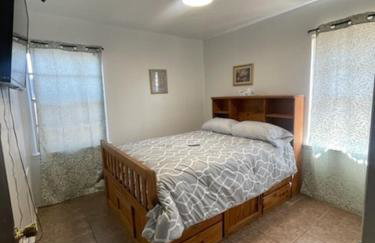 3BD, Pet Friendly House with Huge Backyard - Foto 17