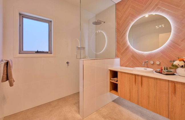 Luxury Elevated Three Bedroom Villa - Photo 20