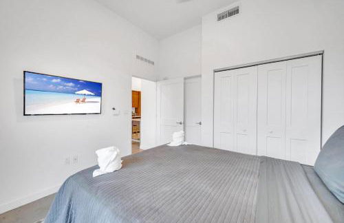 Modern Unit in Downtown Miami With Free Parking - Photo 13