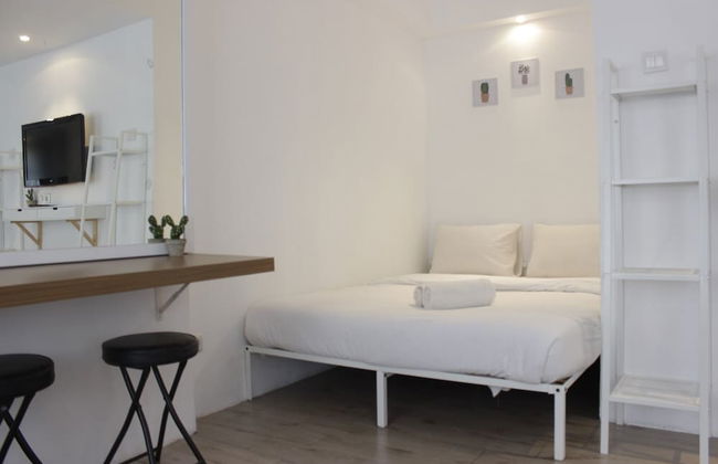 Modern Chic Studio Room at Grand Asia Afrika Apartment - Foto 1