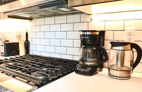 Entire Stunning Townhouse 3br/2.5ba w Parking - Foto 11