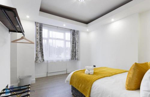 Large Comfy 4 Bedroom House, Ideal for Workers, FREE Parking - Foto 3