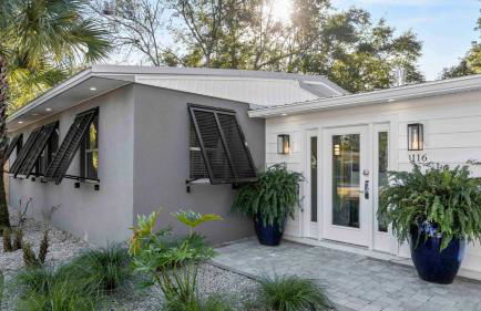 The Surf House: Stylish 2BR Haven - Foto 42