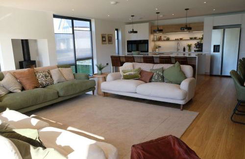 Still Waters - Luxury Lakeside Retreat with Hot Tub - Photo 38