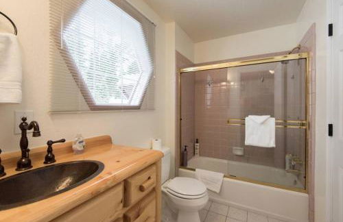 Tahoe Vista Home w/ Spa close to Northstar & Lake - Foto 24