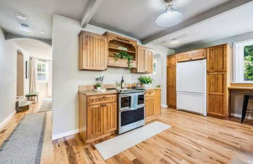 Hillside Cottaga- Private pond, hot tub, game room, by ONP - Foto 46