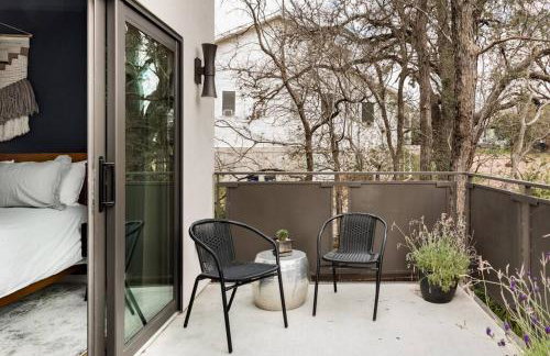 Cozy Bungalow Retreat Walking Distance to Downtown - Photo 18