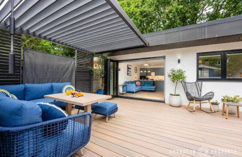 Harbour Haven by Grandeur Property - Photo 1