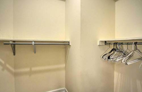 Pet-Friendly Suburban Escape with Deck and Grill! - Foto 15