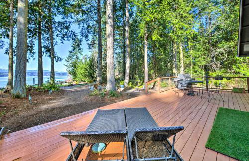 Mid-Century Cabin with Deck and Puget Sound Vistas! - Foto 2