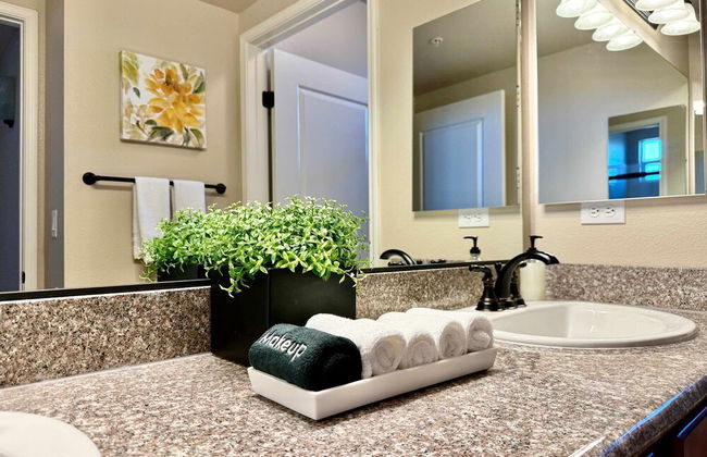 New Stylish 1BR Apt With Heated Pool Gym Yoga Studio - Foto 29