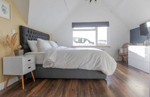 Stylish 3-Bed Home - 2 Mins to Beach & Town - Foto 17