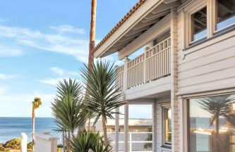 Recién renovada! Exclusiva villa de madera con piscina y vistas al mar - Foto 48