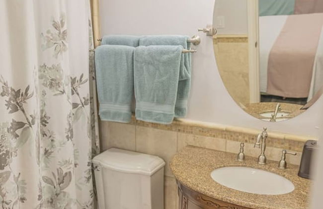 Farmington Gem 6BR Private Fenced Yard Sleeps 15 - Foto 20