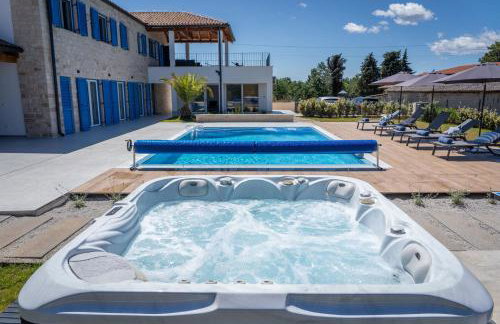 Villa Blue Moon for 9 persons near Porec with 42 m2 heated pool, wellness, kids playground & sea view - Foto 3