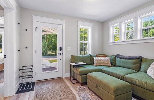 Coho Cottage, Village of Empire MI, Steps from SBD - Foto 14