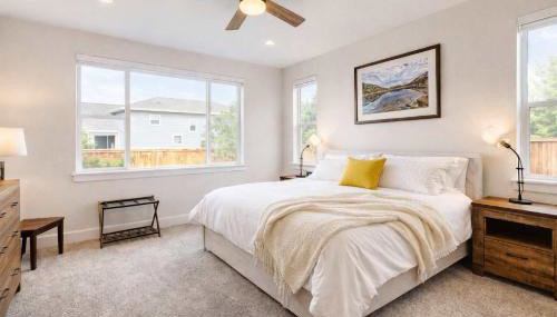 Scenic Modern Home with Private Patio & Fireplace - Foto 2