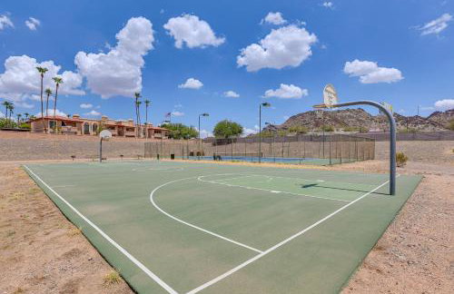 Getaway with Balcony and Spa 13 Mi to Old Town - Foto 29