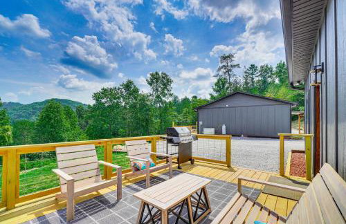 Hot Tub & Mtn Views: Pet-Friendly Englewood Cabin - Photo 1