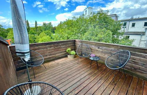 FeelsLikeHome - Urbane Altbauwohnung mit Dachterasse& Parkplatz - Foto 20