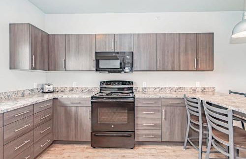 Bringham's Mill Apartments Perfect for Groups Full Kitchen Gym and Free Parking - Photo 27