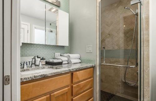 Cozy City Stay, 3bdrm near Airport - Photo 11