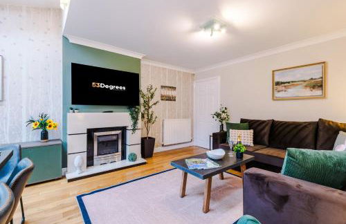 NEW! Incredible Home In Northwich By 53 Degrees Property, Perfect For Groups, FREE Parking! - Photo 1