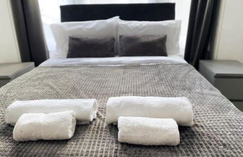 Gravesend 2 Bedroom Spacious Stylish Apartment - Sleeps upto 6 - 2 Min Walk to Station - Foto 7