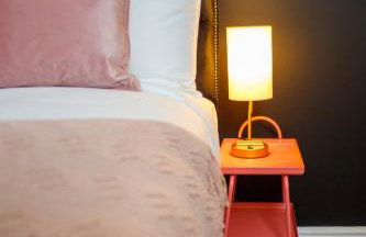 6 BR 3 Bath Spacious Tudor House & Free Parking - Foto 25