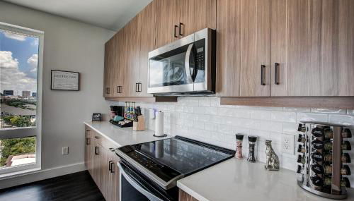 Upscale Midtown Retreat , Free Parking & Close to Mercedes-Benz - Foto 4