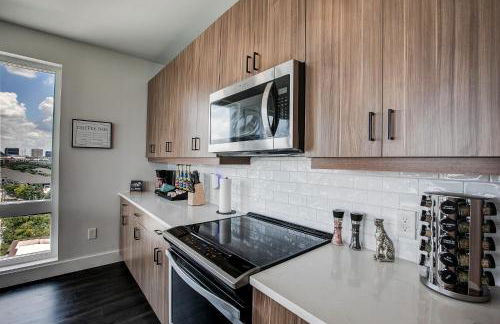 Upscale Midtown Retreat , Free Parking & Close to Mercedes-Benz - Foto 4