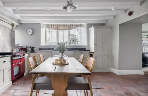 Grade II Listed 17th-Century Rectory in Cornwall - Photo 2