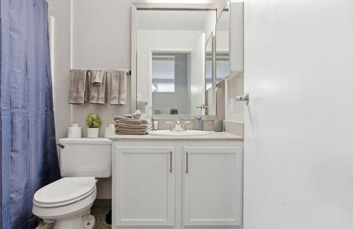 Luxury Downtown Cityview Suite Skywalk Access and Free Garage Parking - Foto 31