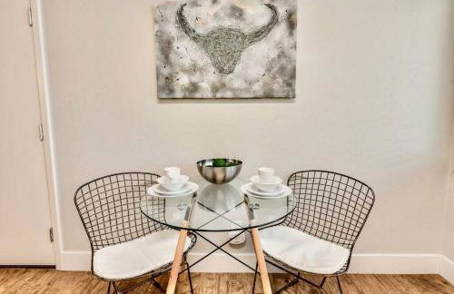 Global Cup Love for Dallas - Close to Deep Ellum & AAC - Foto 24