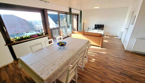 Apartment in Hanglage mit Garten und Balkon - Foto 4