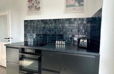 Exklusives City Apartment - Balkon - 24h Check-in - Foto 9