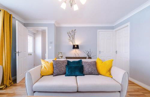 Beach Retreat with Hot Tub Sleeps 8 - Foto 58