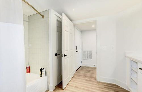 2BR Urban Oasis DC Access with Lux Comforts - Foto 42