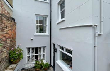 Stylish Garden Apartment in Central Cheltenham - Photo 11