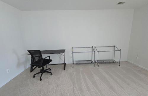 Spacious Townhouse near DC Airport Work Friendly - Foto 18