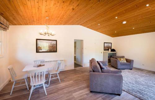 Deerstalker Lodge cozy lodge with wood burner - Foto 8