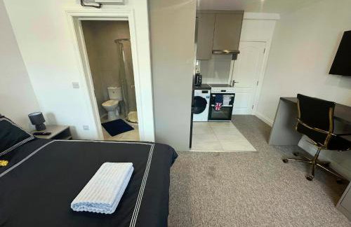 Spectacular Modern, Private Apartment,15 Mins To Central London - Photo 8