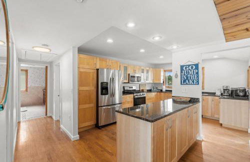 Cozy Pet-Friendly Condo l Pool l Dock l Walk to Parks - Foto 12