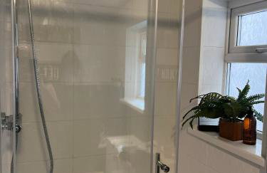 CWTCH COTTAGE Llantrisant 2 bed home - sleeps 4 - Foto 14