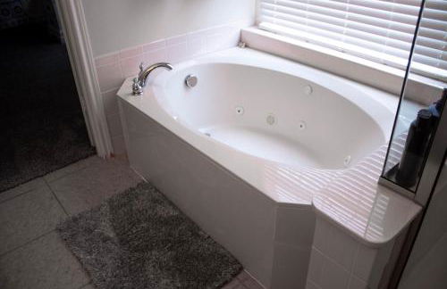 Spacious 4200 sqft - 6 bdrms 4 bath - Gym - Pets OK Near PGA - Universal KIDS - Star Frisco - Photo 57