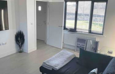 Modern 2 Bedroom House, Edinburgh. - Photo 9