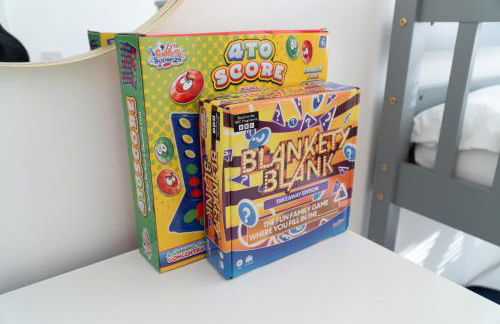 Home Near Etihad, Free Parking, Workplace & Garden - Foto 24