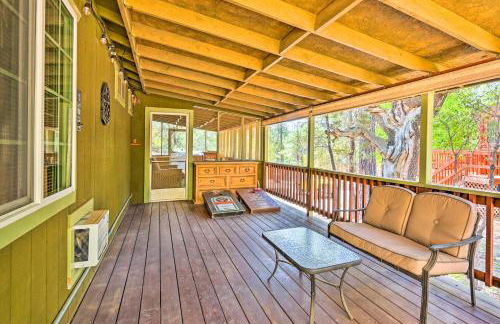 Near Hiking Trails Woodsy Pine Cabin with Fire Pit - Foto 18