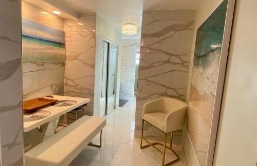 Luxurious remodeled direct Waterfront apartment with Miami skyline view- Free parking- 5min drive to Miami Beach - Foto 25